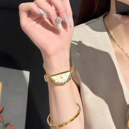 ساعة نسائية كوارتز بتصميم فني ذهبي