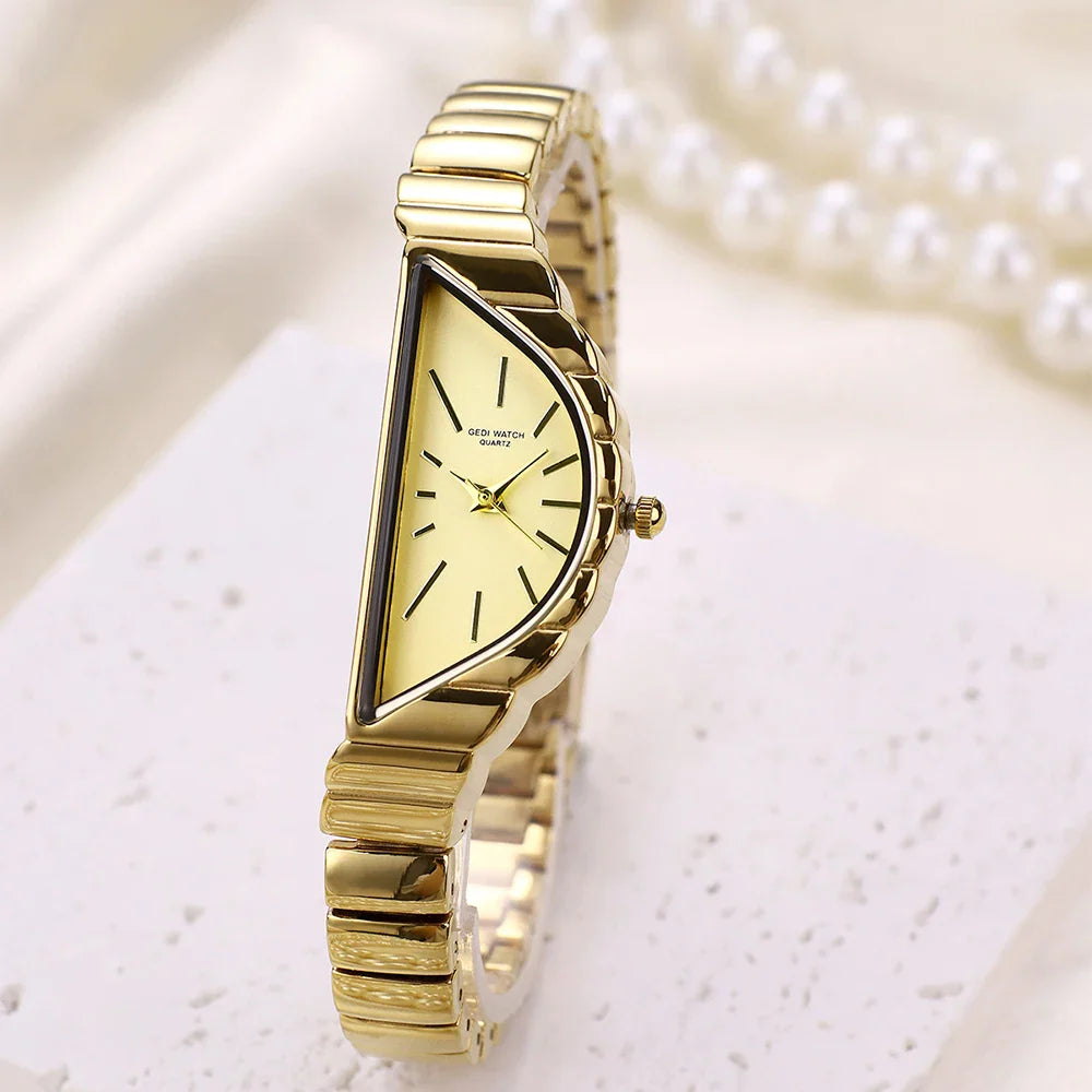 ساعة نسائية كوارتز بتصميم فني ذهبي