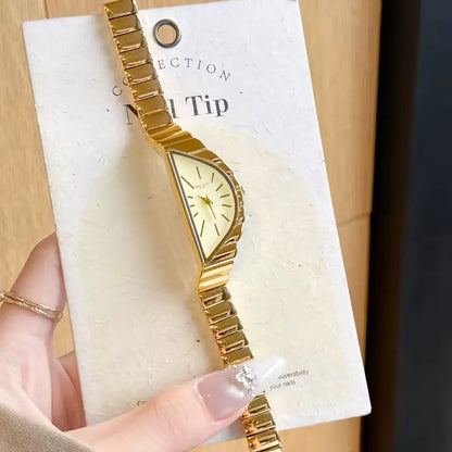 ساعة نسائية كوارتز بتصميم فني ذهبي